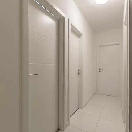 Pujanke - Large 3 Bedroom Apartment Split