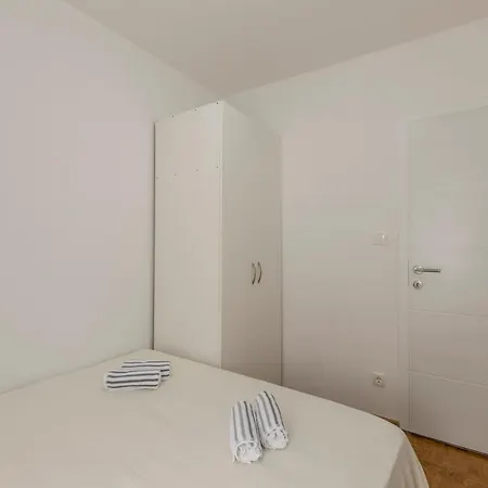 Apartment Pujanke - Large 3 Bedroom *